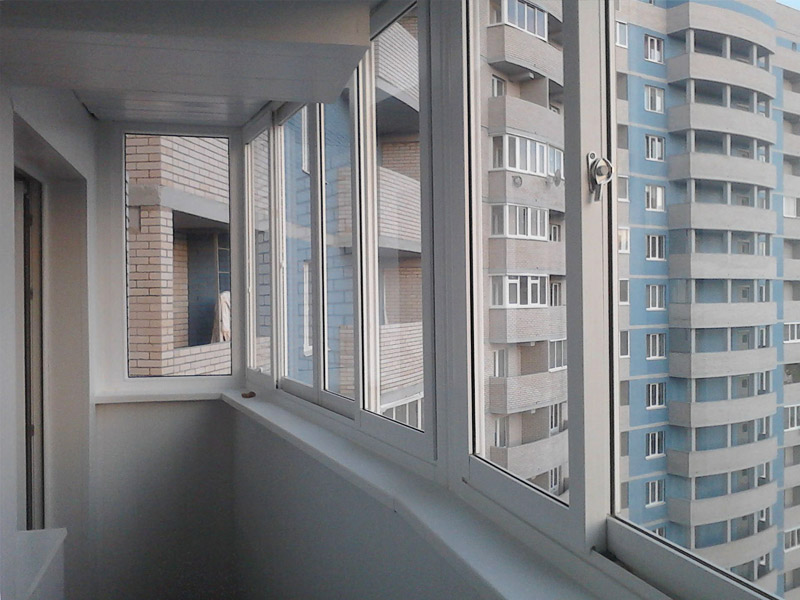 Остекление радиусного балкона